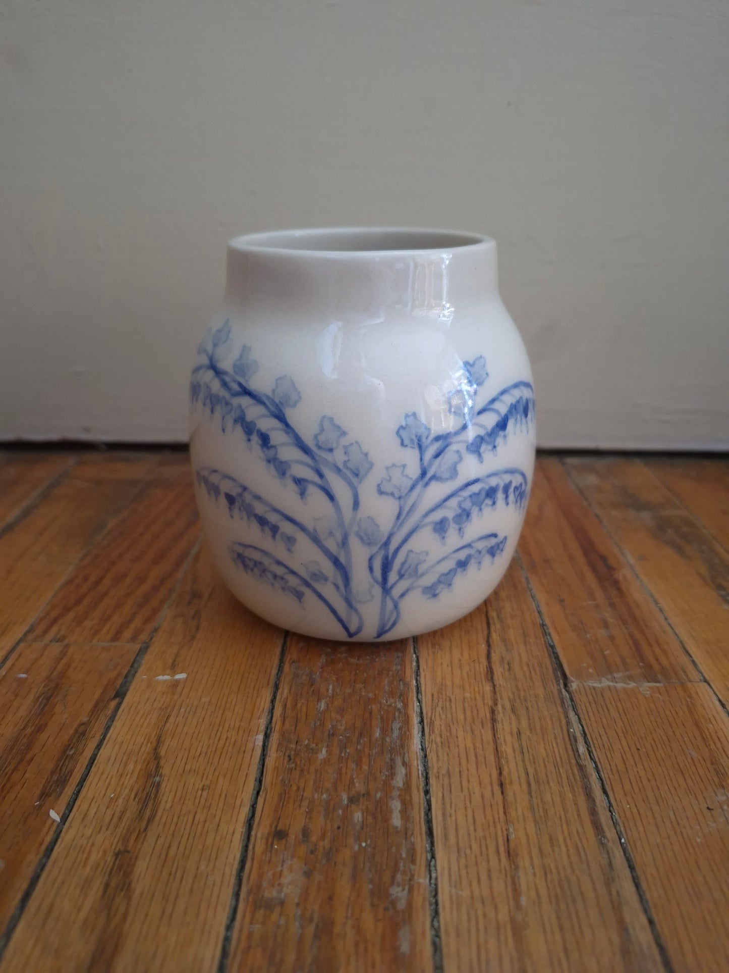 Vase, Bleeding Heart