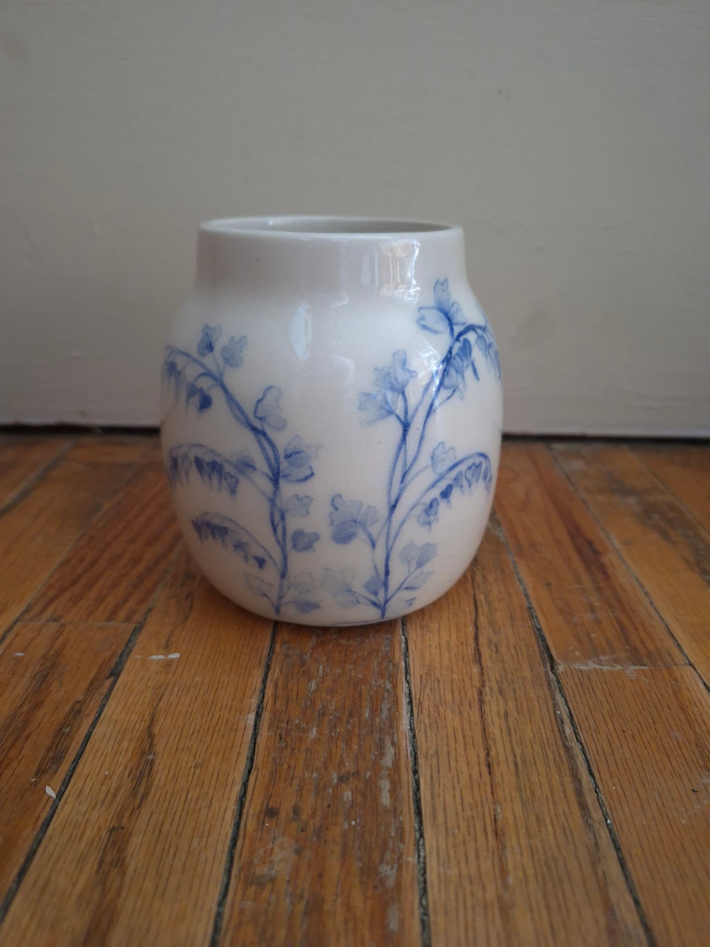 Vase, Bleeding Heart